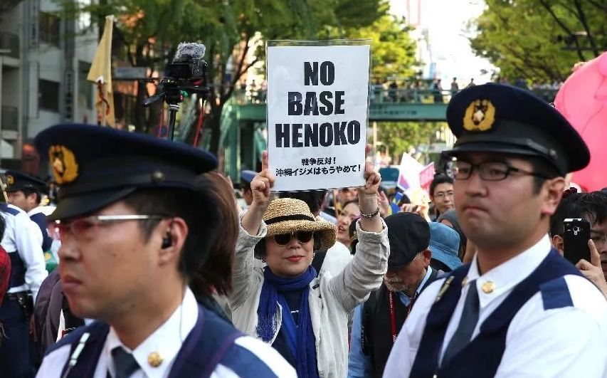 Японские протесты против военных баз США на их территории