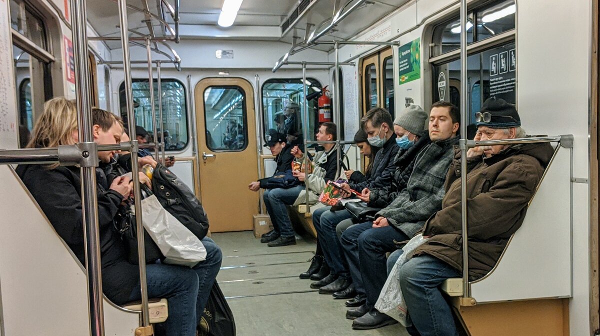 Фото автора. Метро, юг Москвы "оранжевая ветка"