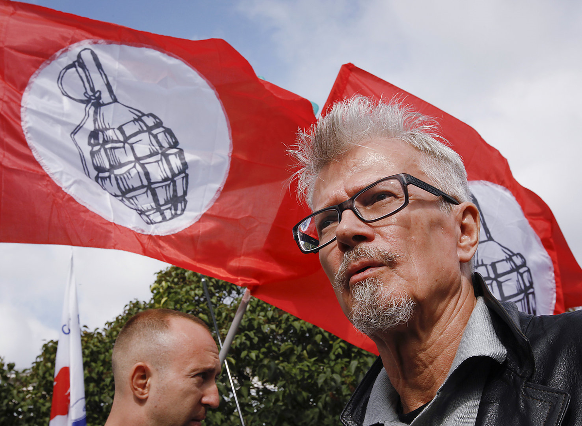 Эдуард лимонов национал-большевизм. Эдуард лимонов национал большевистская партия. Партия лимонова национал-большевистская. Эдуард лимонов нацбол. Лимонов эдуард партия нацбол.