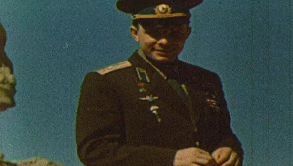 9 марта 2014, 10:00"Миссия мира" Юрия Гагарина. К 80-летию первого космонавта ЗемлиЮрий Гагарин родился 80 лет назад, 9 марта 1934 года. Смотрите архивное видео, как мир встречал первого космонавта планеты Юрия Гагарина.Будучи студентом техникума, записался в аэроклуб. В 1955 году окончил техникум и аэроклуб.
