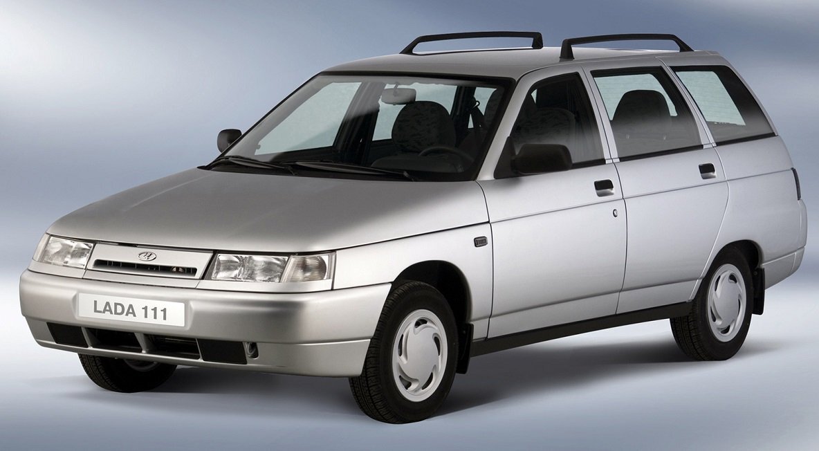 LADA-21110 (ВАЗ-21110) — 8-клапанный 1,5-литровый двигатель 2111 с распределенным впрыском топлива мощностью 77 л.с.; LADA-21111 (ВАЗ-21111) — 8-клапанный 1,5-литровый двигатель 2110 с карбюратором мощностью 72 л.с.;
LADA-21112 (ВАЗ-21112) — 8-клапанный 1,6-литровый двигатель 21114 с распределенным впрыском топлива мощностью 82 л.с.;
LADA-21113 (ВАЗ-21113) — 16-клапанный 1,5-литровый двигатель 2112 с распределенным впрыском топлива мощностью 93 л.с.;
LADA-21114 (ВАЗ-21114) — 16-клапанный 1,6-литровый двигатель 21124 с распределенным впрыском топлива мощностью 89 л.с.
LADA-21116 (ВАЗ-21116-04) - 16-клапанный 2,0-литровый двигатель Opel C20XE мощностью 150 л.с., полный привод.
ВАЗ 2111-90 «Тарзан 2»

