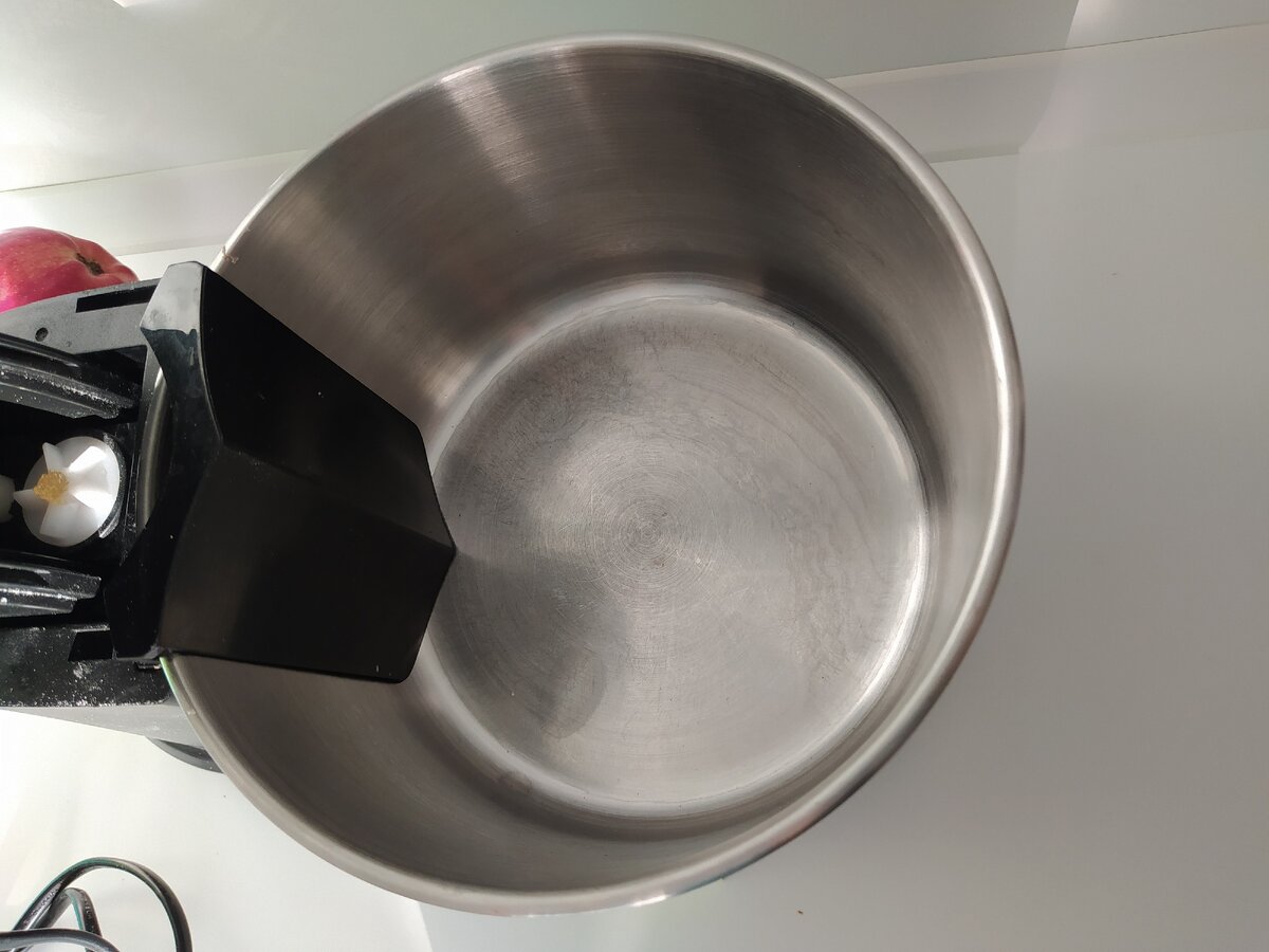 Металлическая чаша