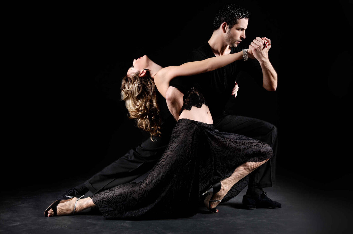 Страсть и сексуальность , сила и расслабленность, напор и подчинение. Или не подчинение. Все это можно увидеть в танцах. Фото из интернета