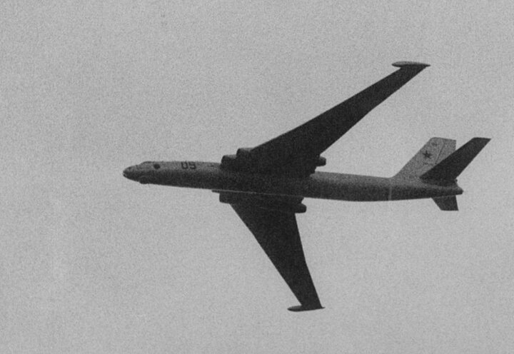 Советский стратегический бомбардировщик на авиационном параде в Тушино. Источник фото: rivershkiper.livejournal.com