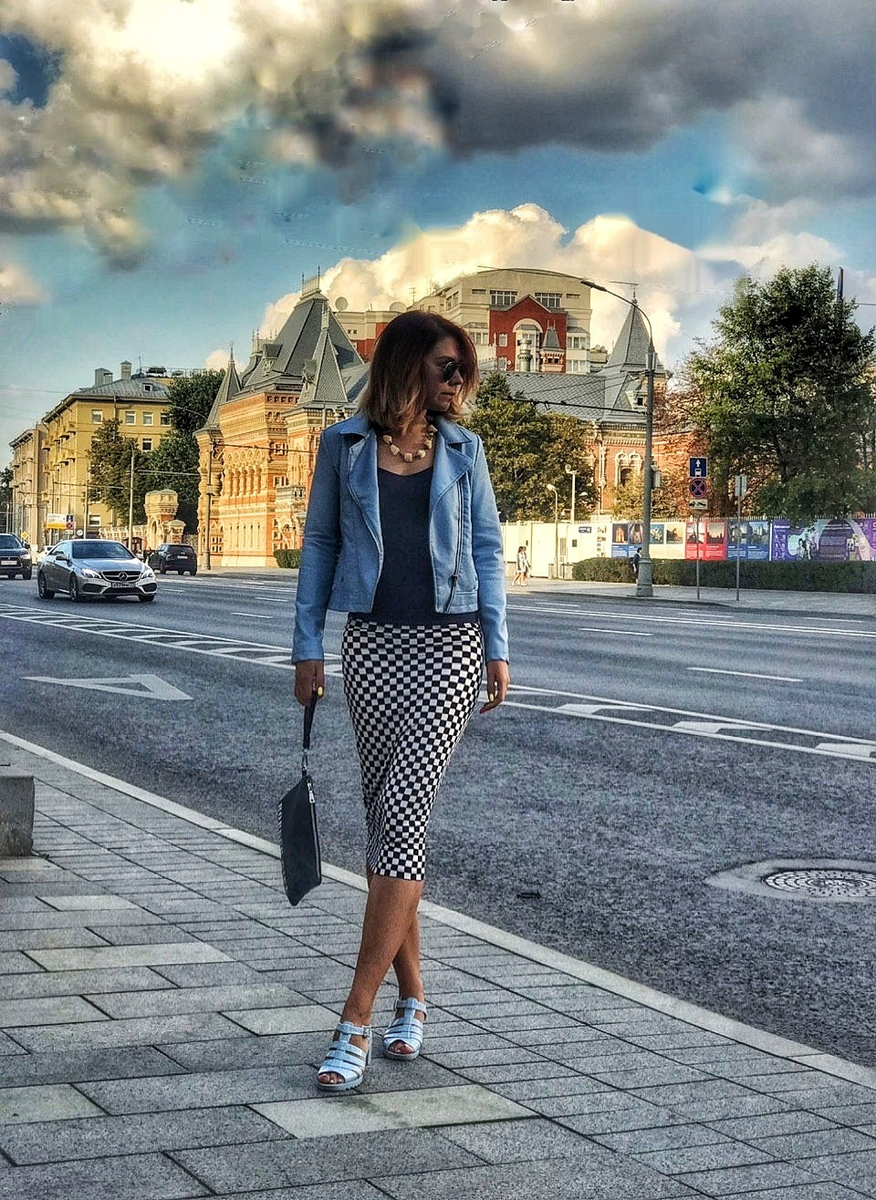 Фото в купальнике дзен не любит, сорян :)