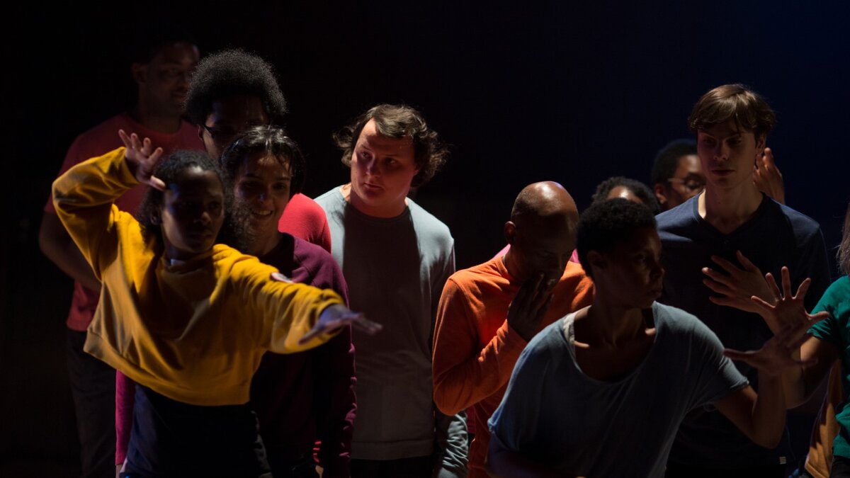 Кадр из фильма "Особенные", 2019. Режиссер Оливье Накаш, Эрик Толедано. Пожалуй, это самый трогательный момент