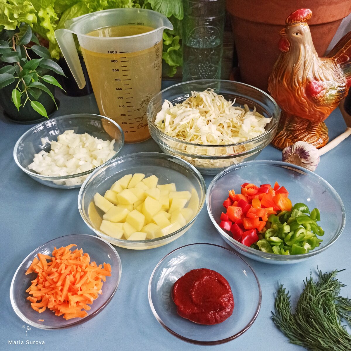 Все что нужно для вкусных щей из свежей капусты.