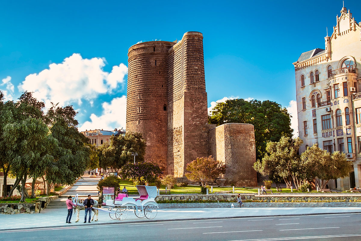 Девичья башня в баку. Девичья башня в баку. Достопримечательности азербайджана девичья башня. Башни баку гыз галасы. Девичья башня баку.