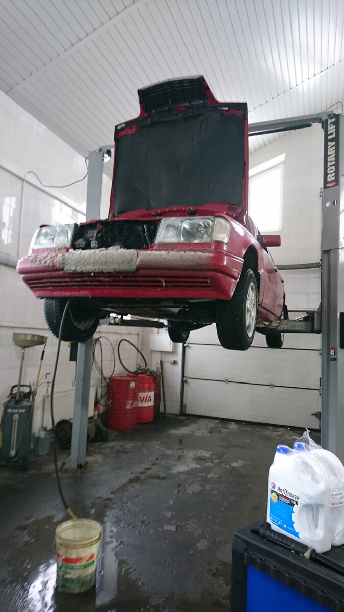 Сливаем жижу. В правом углу жижа купленная )