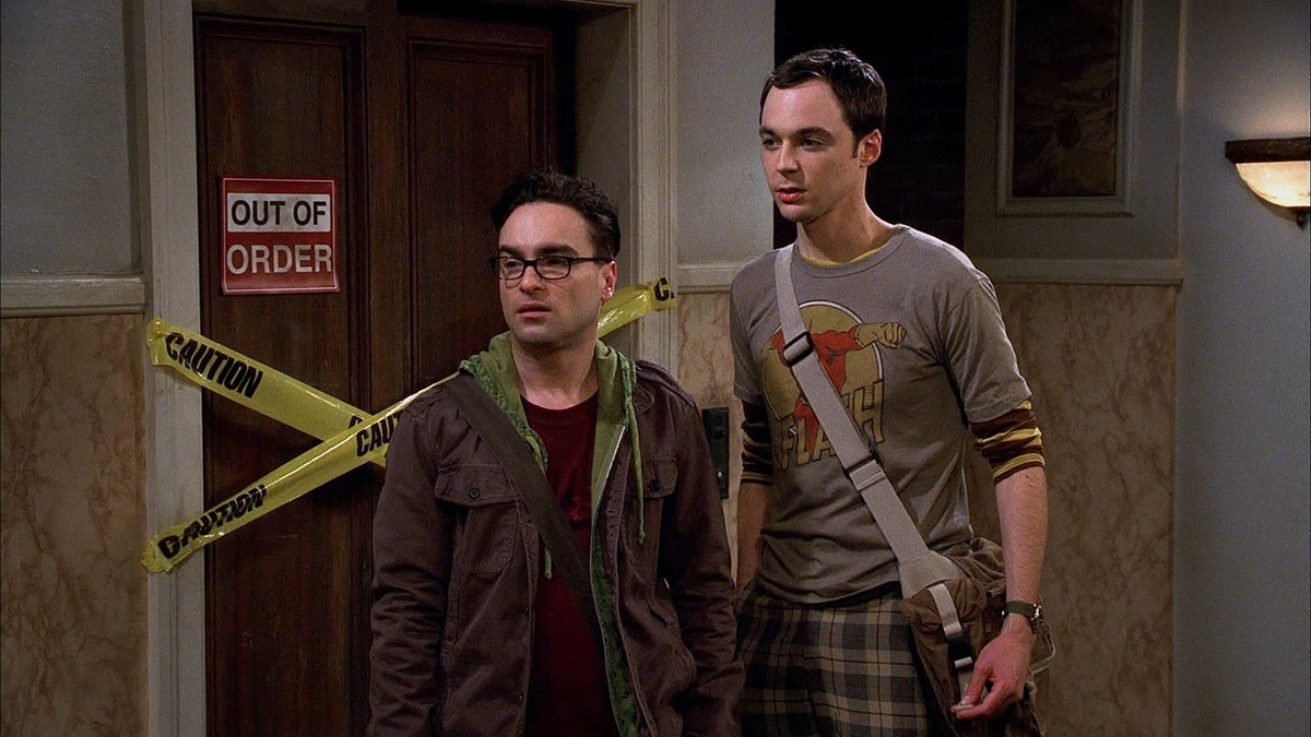 Шелдон в 1 сезоне (справа)