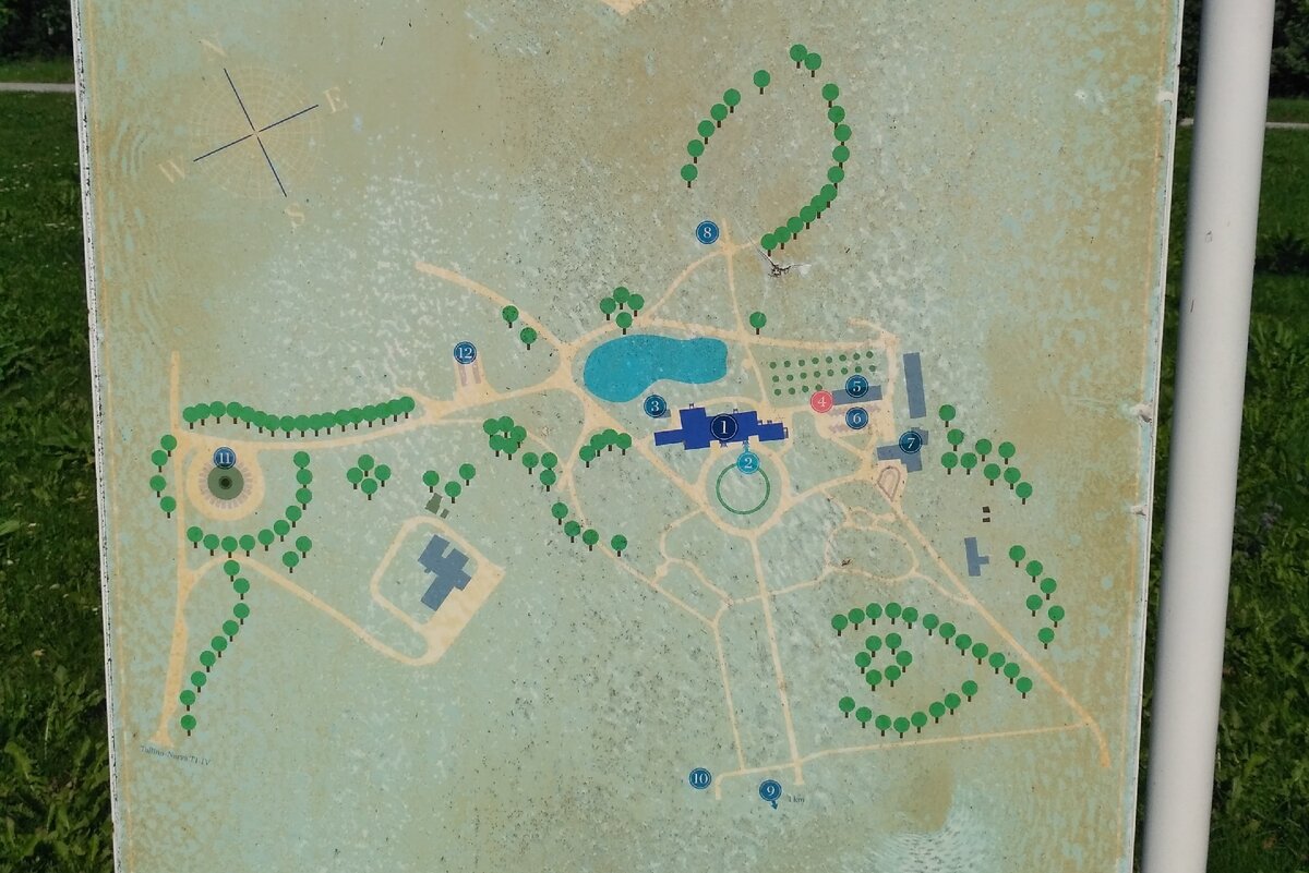 Потёртую карту усадьбы давно не обновляли