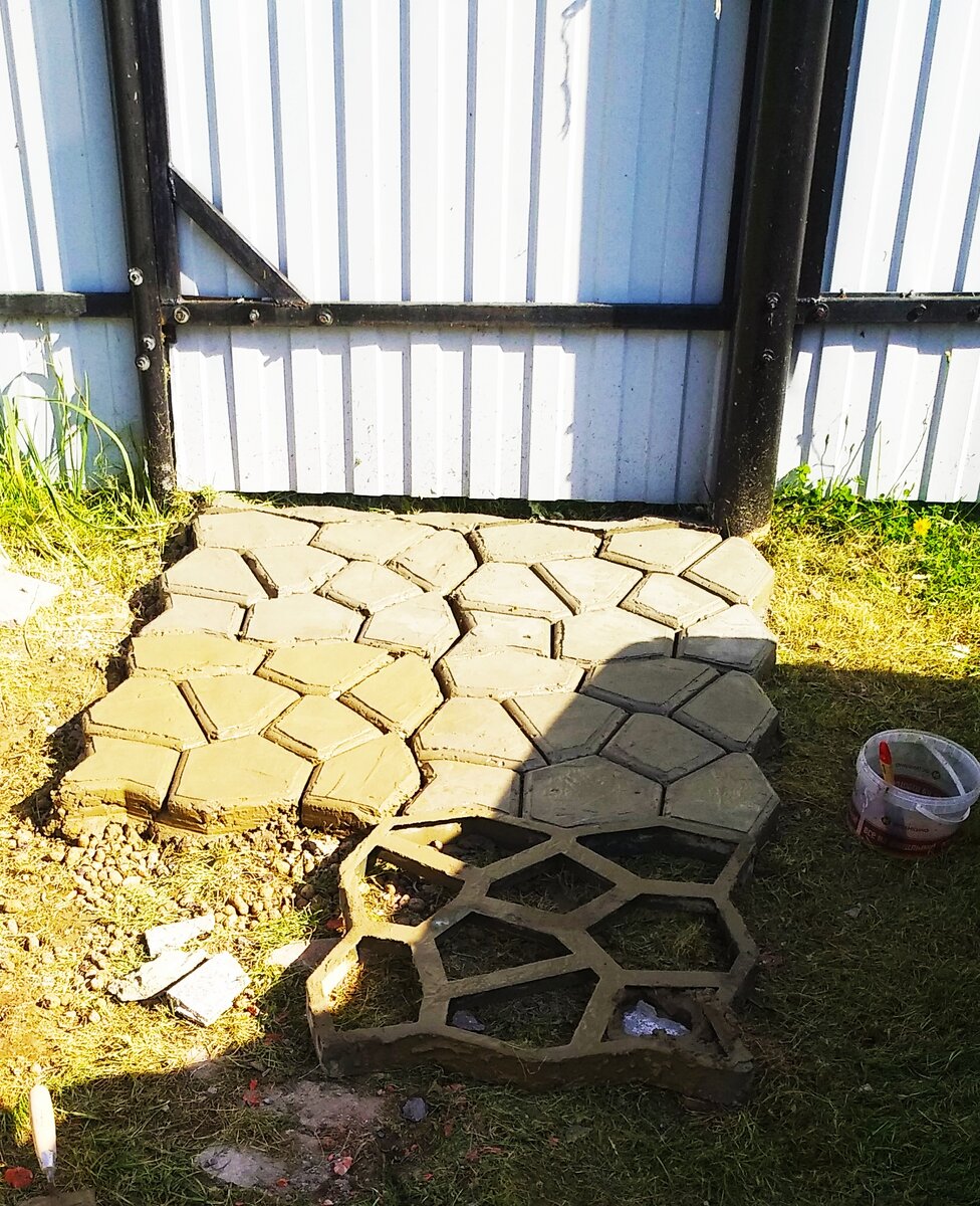 Не забываем смазывать форму маслом.