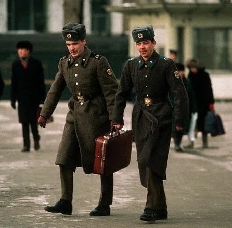 Солдаты-отпускники