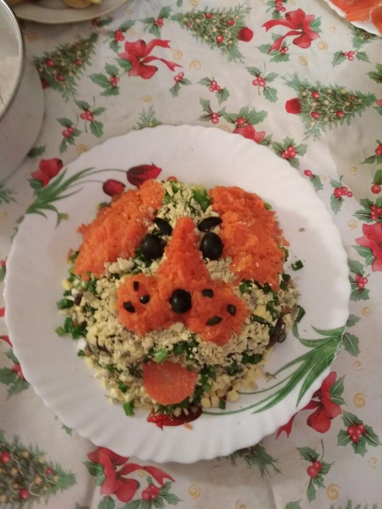 Пару лет назад делала салат в год собаки