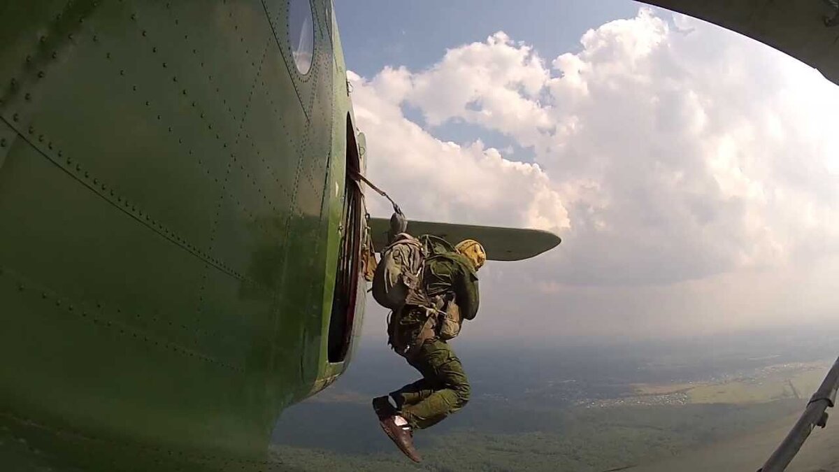 Прыжок с АН 2 ВДВ