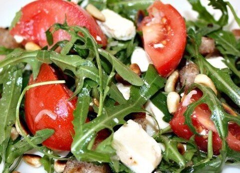 Салат с рукколой