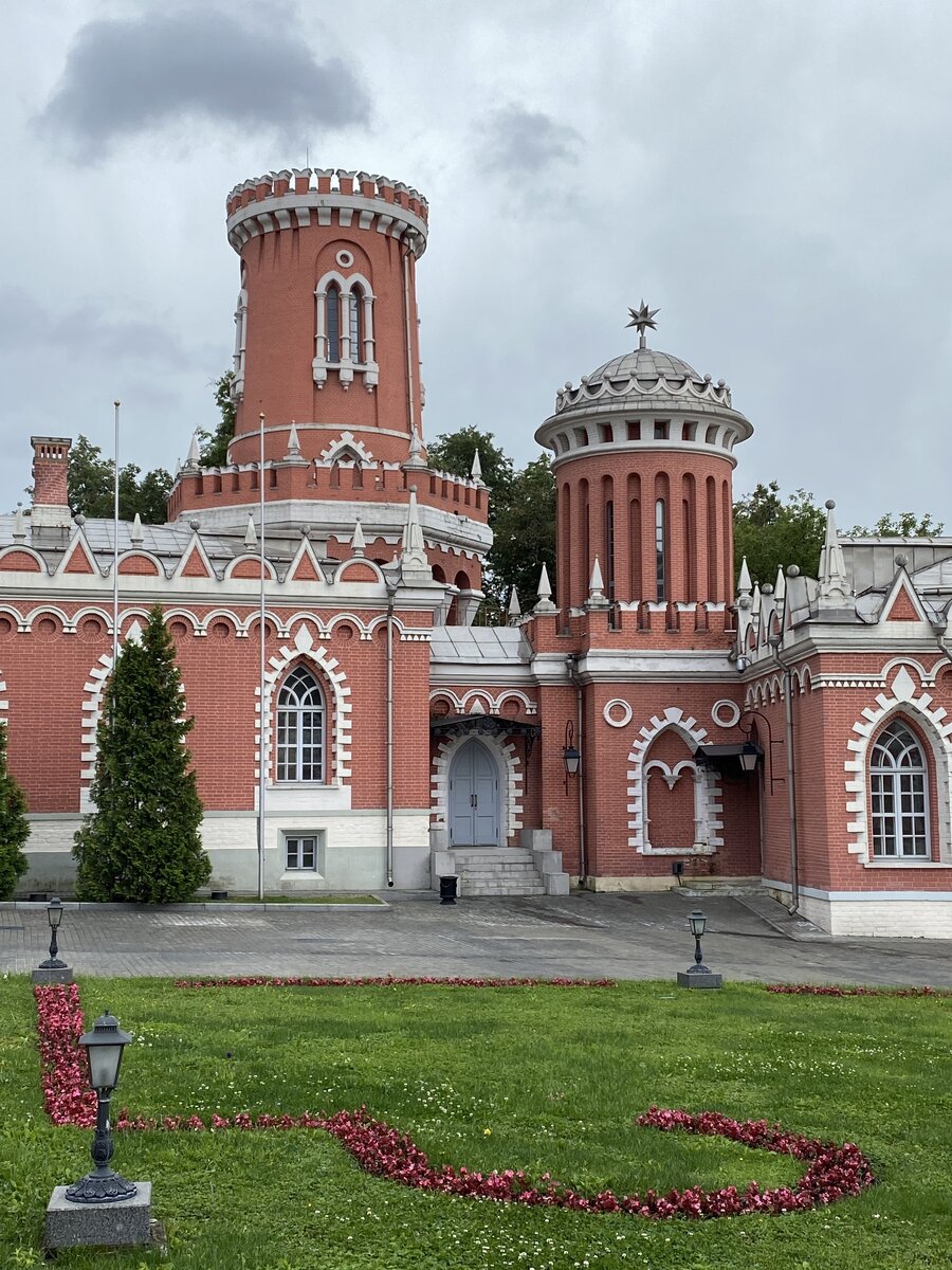 Петровский путевой дворец в москве фото