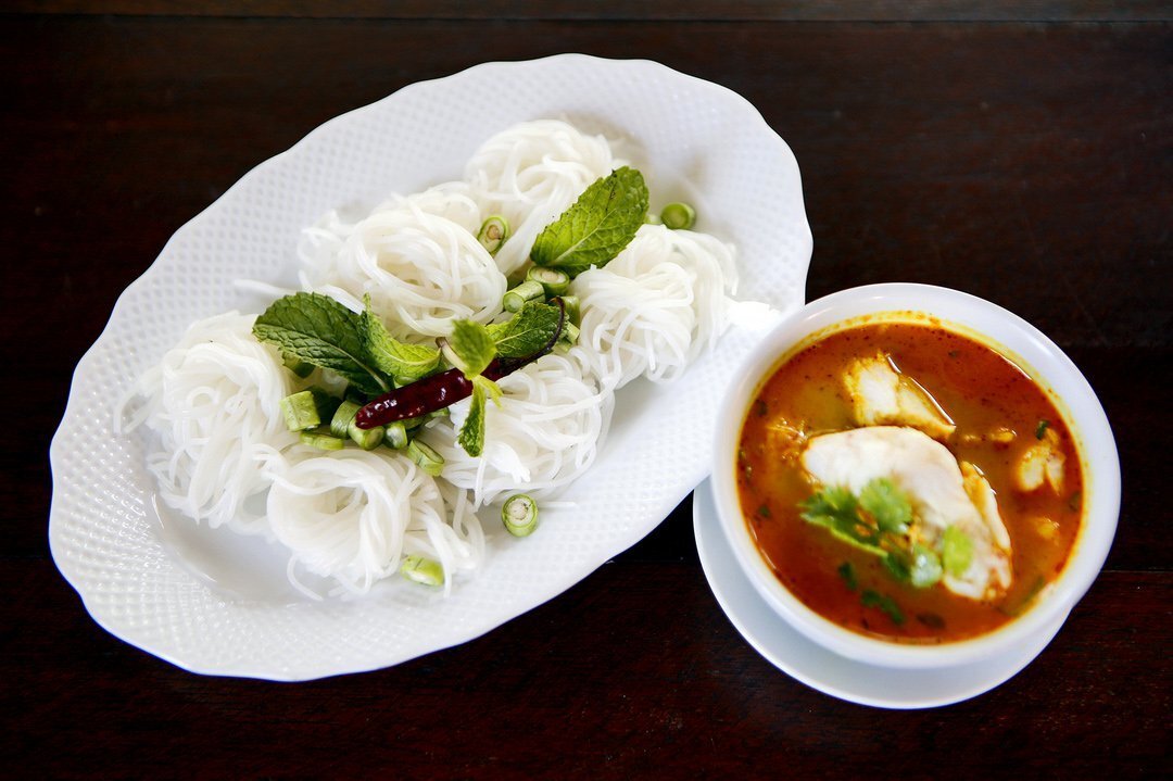 Рисовая лапша и рыбное карри