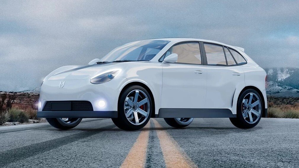 ООО «Новые технологии Сибири», которое стоит за брендом Monarch, хочет повторить успех Tesla, но в чуть меньших масштабах и с привязкой к российским реалиям. Первой моделью стартапа станет лифтбек Concept S, приём заказов на него стартовал 10 ноября. Минимальная цена — 58 100 долларов.
Стартап Monarch основал в 2011 году бывший сотрудник прокуратуры и юрист по образованию Алексей Пономаренко из Новосибирска, первые средства для своего предприятия он собирал с помощью майнинговых ферм, сейчас привлекает инвесторов и партнёров, а в 2022 году хочет провести IPO (первичное публичное размещение акций) на бирже NASDAQ. В том же 2022 году Monarch планирует выйти на уровень продаж в 20 тысяч электромобилей в год. Название бренда отсылает не к российской державности, как может показаться на первый взгляд, а к разновидности бабочек.
Monarch Concept S
Пономаренко не скрывает свою увлечённость карьерой Илона Маска вообще и компанией Tesla в частности, модель дистрибуции и обслуживания электромобилей Monarch будет такой же, как у Tesla, то есть никаких дилеров. Презентация проекта прошлая 24 декабря прошлого года, но была омрачена тем, что первую модель Monarch — лифтбек Concept S — на ней не показали: подвёл недобросовестный перевозчик, который вёз машину из Сибири в Москву.Живых снимков Concept S по-прежнему нет — только компьютерные рисунки, а между тем 10 ноября стартовал приём заказов на эту машину со 100-процентной предоплатой. Доступны две версии — Concept S 200 по цене от 58 100 до 94 300 долларов в зависимости от оснащения и Concept S 400 по цене от 61 100 до 97 000 долларов. Цены указаны в американской валюте, вероятно, из-за непредсказуемых скачков курса рубля. А поскольку многие комплектующие — импортные (батарея и электромоторы поставляются из Китая), то корректировать рублёвые цены придётся слишком часто, в долларах проще. Цены на первые 30 экземпляров из так называемой сертификационной серии будут ещё выше — от 150 000 до 190 000 долларов, эти машины от будущих крупносерийных будут отличаться улучшенной отделкой из кожи, дерева, алюминия и карбона.Concept S имеет колёсную базу в 3070 мм и габаритную длину в 5002 мм. Дизайн, мягко говоря, специфический и немного напоминает Porsche Panamera. Concept S 200 снабжён единственным электромотором на передней оси мощностью 196 кВт (266 л.с.) и батареей ёмкостью 60 кВт·ч, до первой «сотни» он разгоняется за 5 с и может проехать на одной зарядке 382 км по американскому циклу EPA. Максимальная скорость — 250 км/ч, снаряженная масса — 2300 кг.
Monarch Concept S
Concept S 400 имеет два электромотора (по одному на каждую ось) совокупной мощностью 392 кВт (533 л.с.) и батарею на 80 кВт·ч. До 100 км/ч он разгоняется за 2,5 с, запас хода на одной зарядке — 407 км, максимальная скорость — 260 км/ч, снаряженная масса — 2400 кг.По желанию заказчика ёмкость батареи обеих версий Monarch Concept S может быть увеличена до 100 и 120 кВт·ч либо уменьшена до 40 кВт·ч.Подвеска — пневматическая, на двойных поперечных рычагах «по кругу». Дорожный просвет регулируется в диапазоне от 140 до 180 мм. Ёмкость двух багажников (спереди и сзади) — 900 л.
Monarch Concept S
В базовое оснащение Concept S 200 входят 4 подушки безопасности, 4-зонный климат-контроль, электропривод крышки багажника, мультимедийная система с голосовым управлением и навигацией. Concept S 400 дополнительно имеет самозатемняющиеся стёкла, светодиодные адаптивные фары, 8 подушек безопасности и премиальную аудиосистему.В перспективе Monarch обещает автопилот, электромоторы и графеновые батареи российского производства, сеть мощных зарядных станций по всей стране. Модельный ряд будут состоять из шести позиций: вслед за лифтбеком Concept S в серию пойдёт кроссовер Concept SX, похожий на Porsche Cayenne первого поколения, и некие пока засекреченные J Class, JX Class, L Class и LX Class. Очевидно, все машины с буковой Х — это кроссоверы.Monarch Concept SX
Monarch видит себя потенциальным конкурентом госбренда Aurus, то есть рассчитывает на заказы из органов власти. Английская версия сайта и грядущий IPO прямо указывают на международные амбиции Monarch: 80% продукции планируется реализовывать за рубежом.В целом описание проекта Monarch, которое можно найти на его официальном сайте, ничем, по сути, не отличается от такового у сотен зарубежных электромобильных стартапов. Вот только пока ни одному из них даже близко не удалось приблизиться к успеху Tesla. В то, что это удастся сделать небольшой частной компании в российских условиях, верится с трудом, но мы будем следить за развитием событий. Алексей Пономаренко утверждает, что учёл негативный опыт Ё-мобиля и Marussia и что Monarch не повторит их судьбу. Посмотрим.