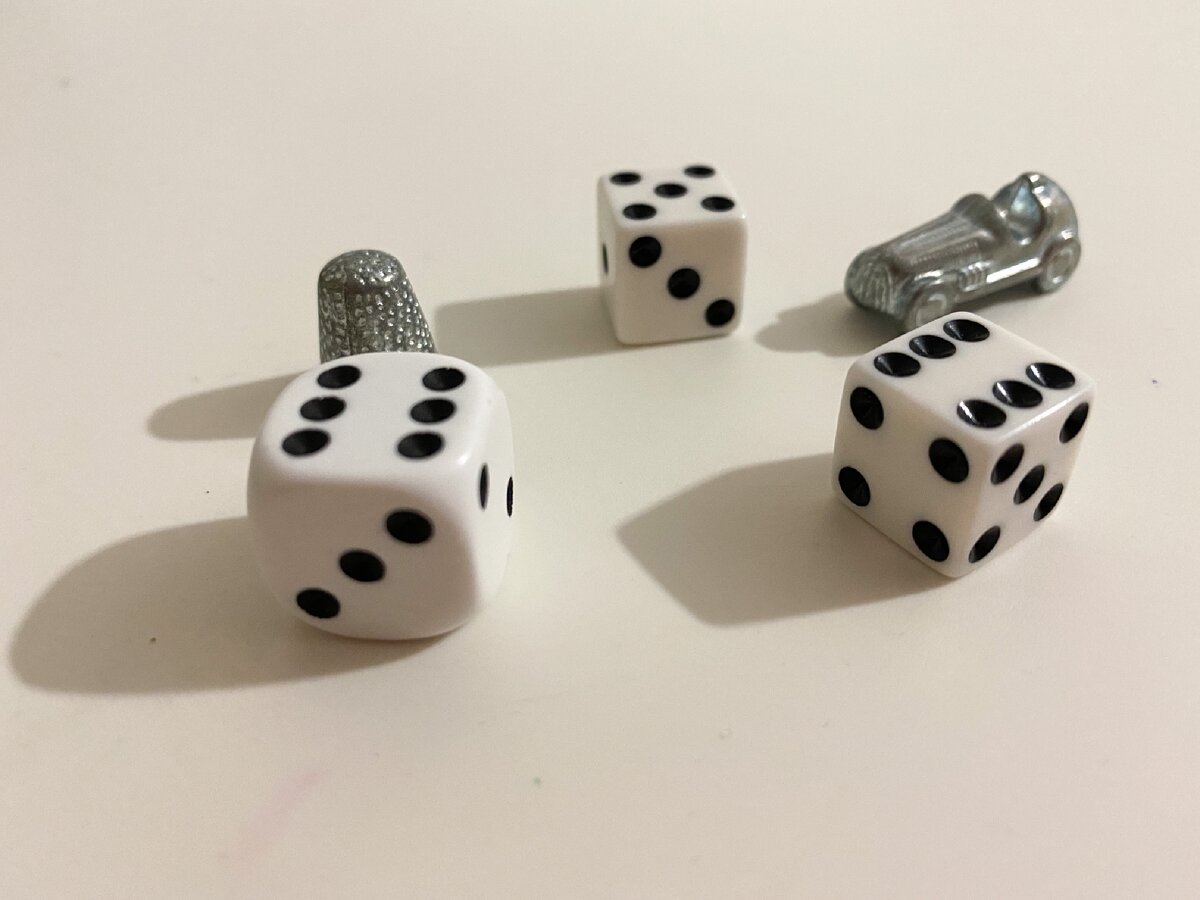 Кубики из разных игр у них:)