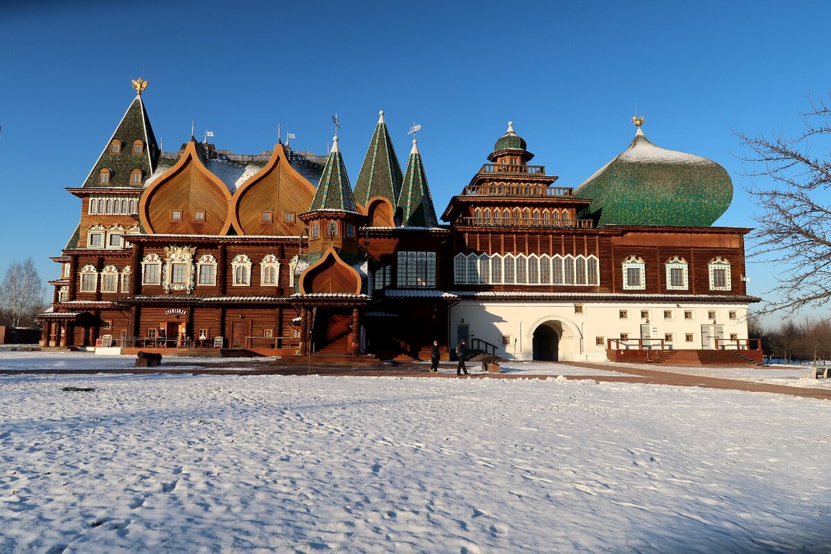 10 фактов о заповеднике коломенское. Коломенское музей-заповедник дворец Алексея Михайловича. Терем царя Алексея Михайловича в Коломенском. Дворец царя Алексея Михайловича в музее-заповеднике Коломенское. Дворец Алексей Михайлович парк Коломенское.