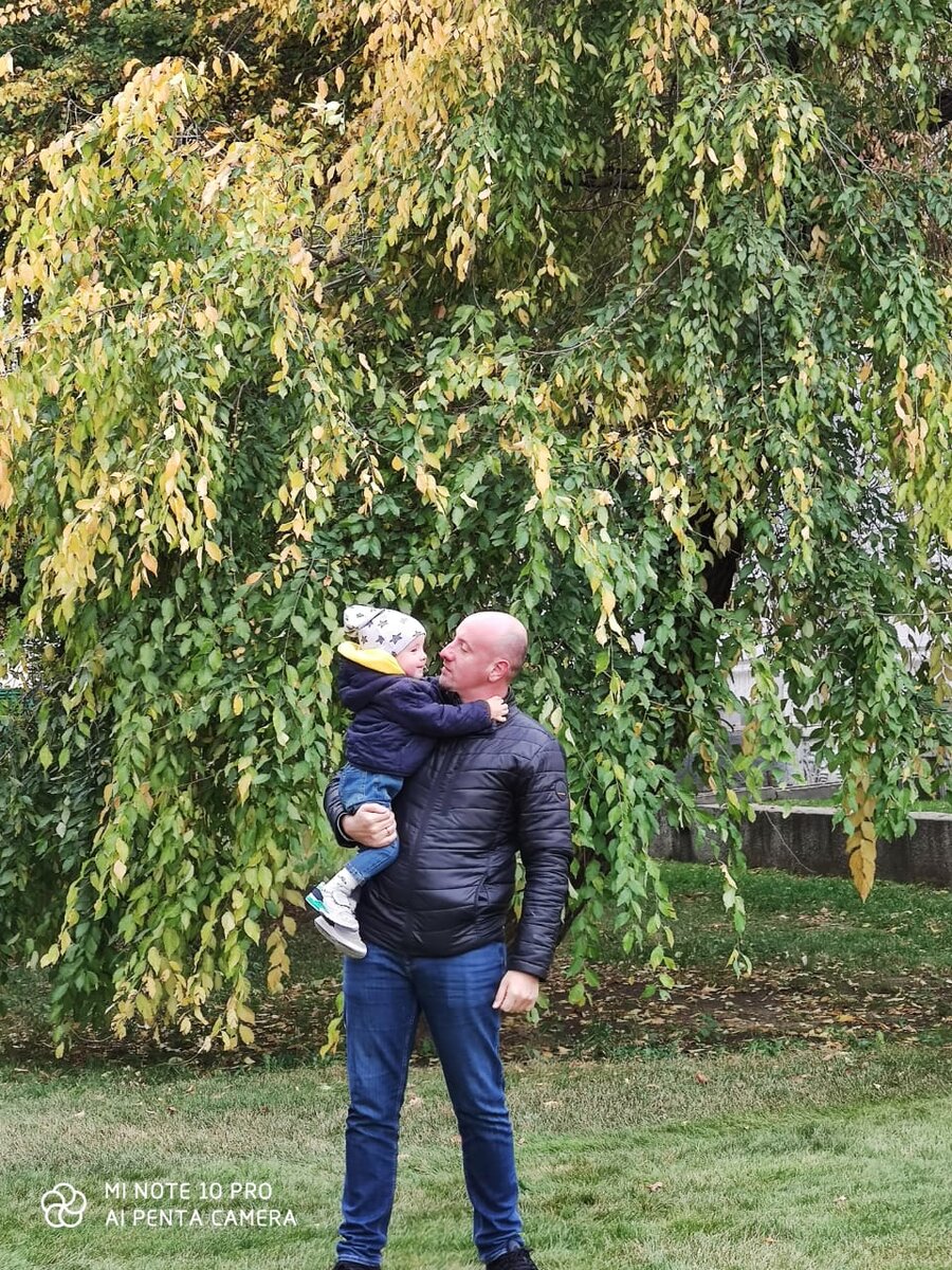 На фото я и сын. Меня зовут Денис Данилов. Я юрист. Подписывайтесь на мой блог и обращайтесь по любым вопросам!