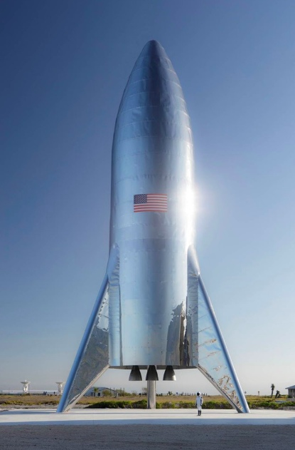 Технологический макет корабля Starship и Starman (Credit SpaceX)