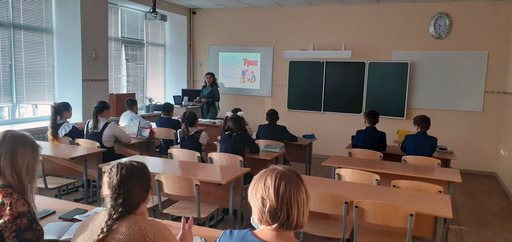 Начало урока, комиссия наблюдает