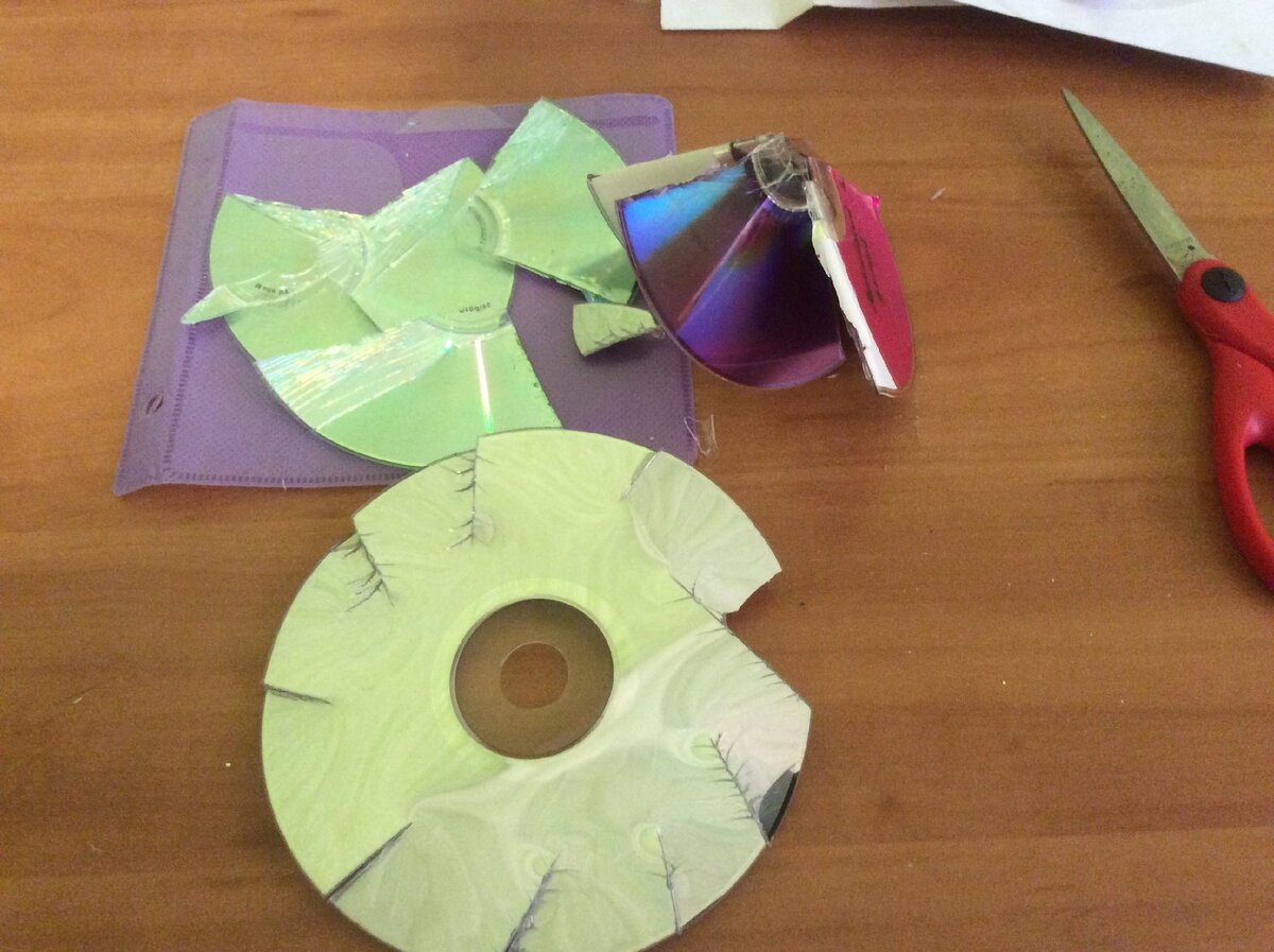 Начало процесса уничтожения CD и DVD дисков