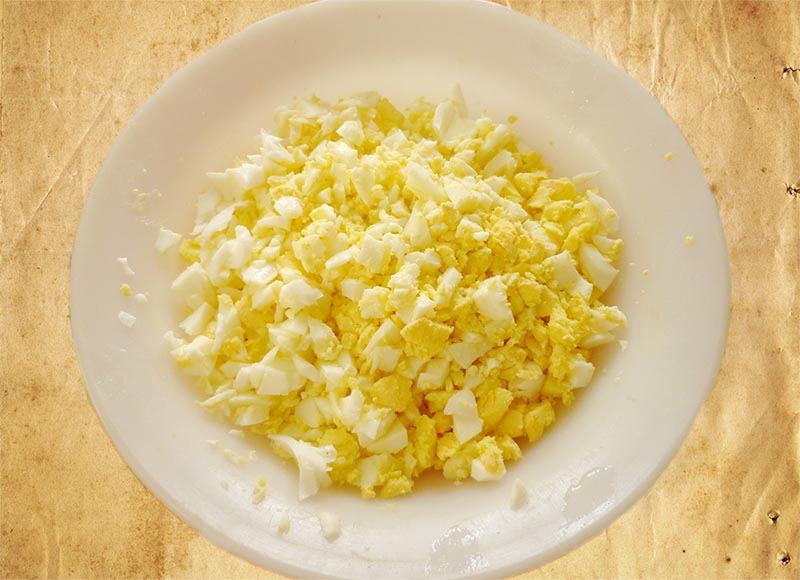 Отварные яйца. Фото сайта https://edatomy.ru