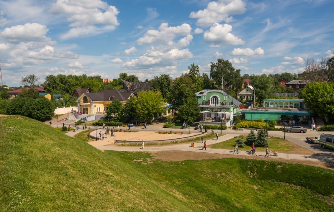Дмитров ул кропоткинская. Дмитров Кропоткинская. Кропоткинская улица Дмитров. Дмитров Кропоткинская улица пешеходная. Дмитров набережная.