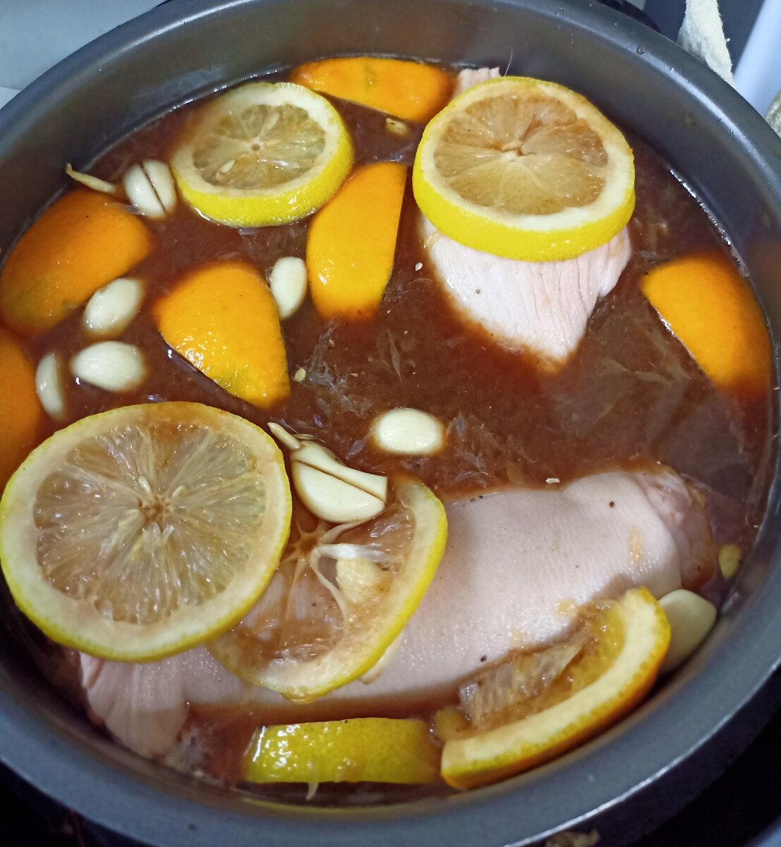 Приготовление запечённой свиной рульки