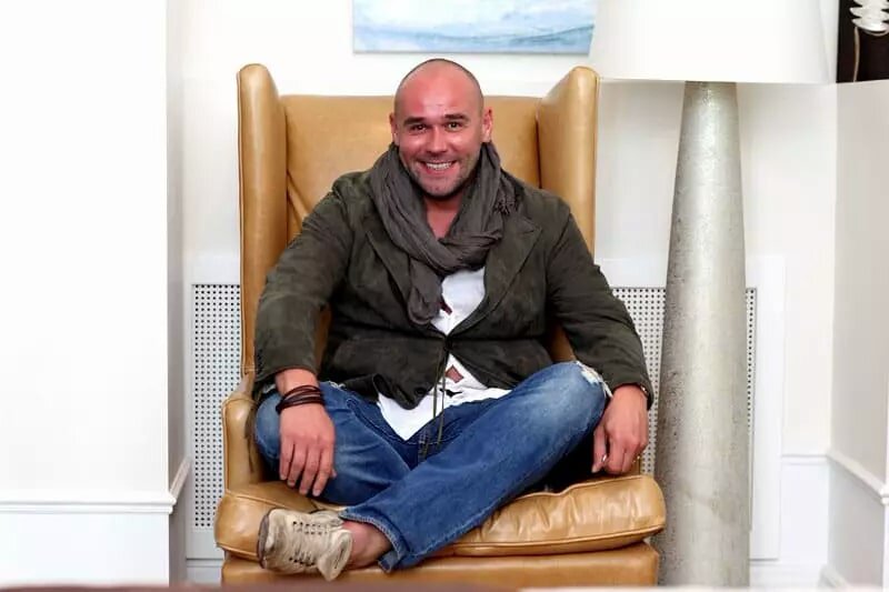 Яркая позитивность Аверина перешла на выполненный интерьер своего жилья