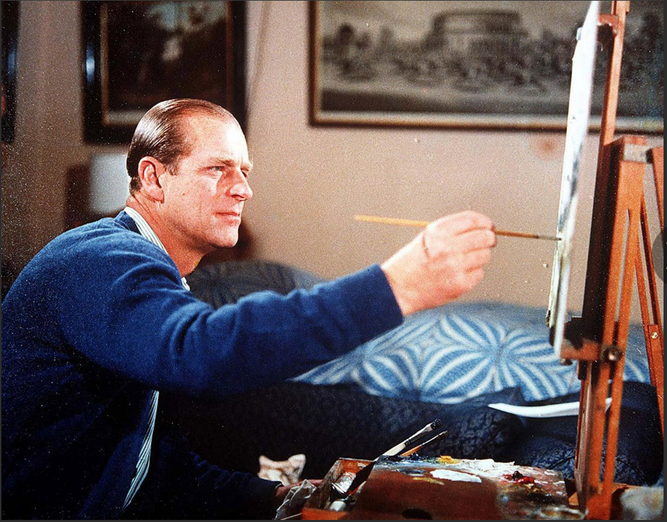 1969 г. Принц Филипп за мольбертом в Букингемском дворце. Фото с сайта https://www.mirror.co.uk/news/uk-news/gallery/prince-philip-pictures-dashing-young-862646