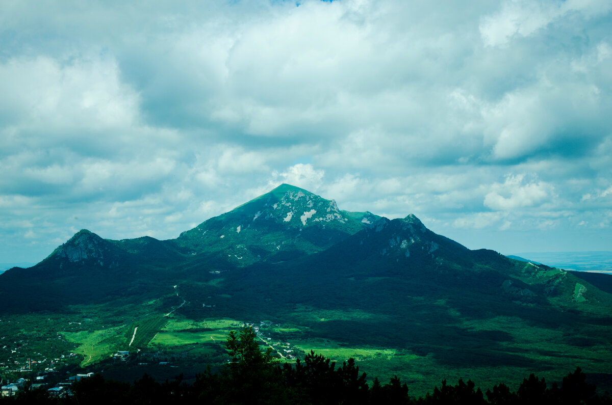 Фото№1.  Бешта́у 