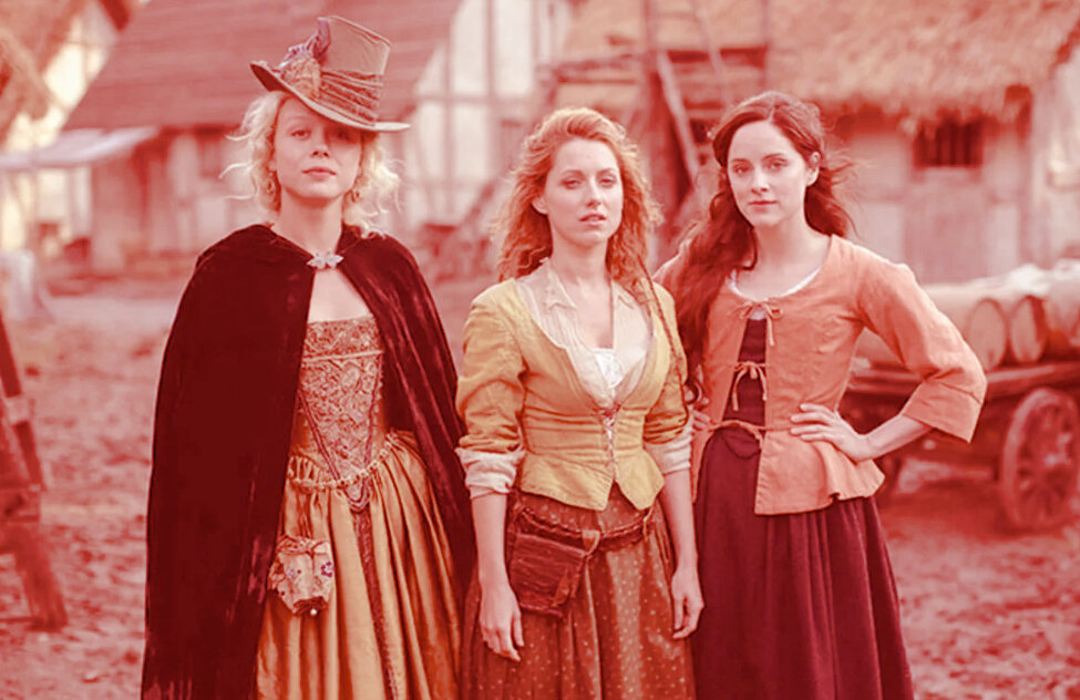 Слева направо. Жены дворянина, хозяина таверны и фермера. Кадр из телесериала "Джеймстаун" (2017 — 2019). 