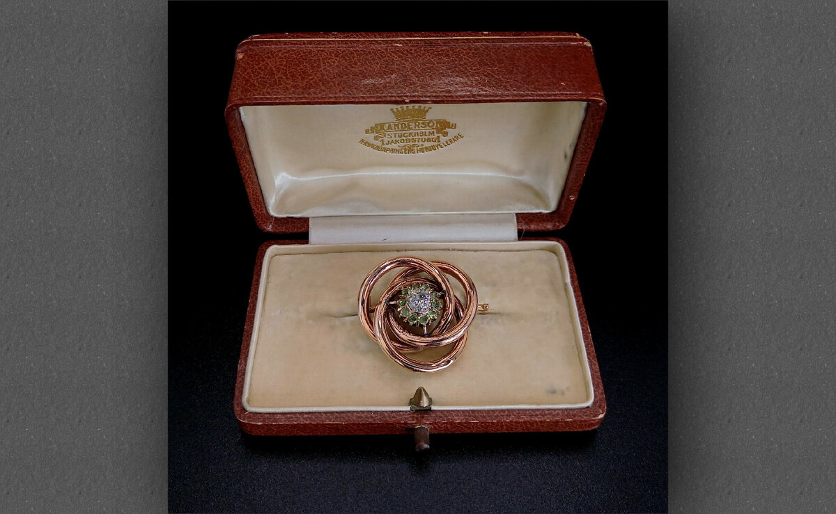 Антикварная золотая брошь. 