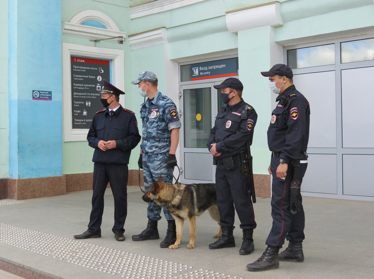 Только в России на вокзале тебя встречает не красивое внутреннее убранство,  а злые лица полиции и охранников. | ПОД СТУК | Дзен