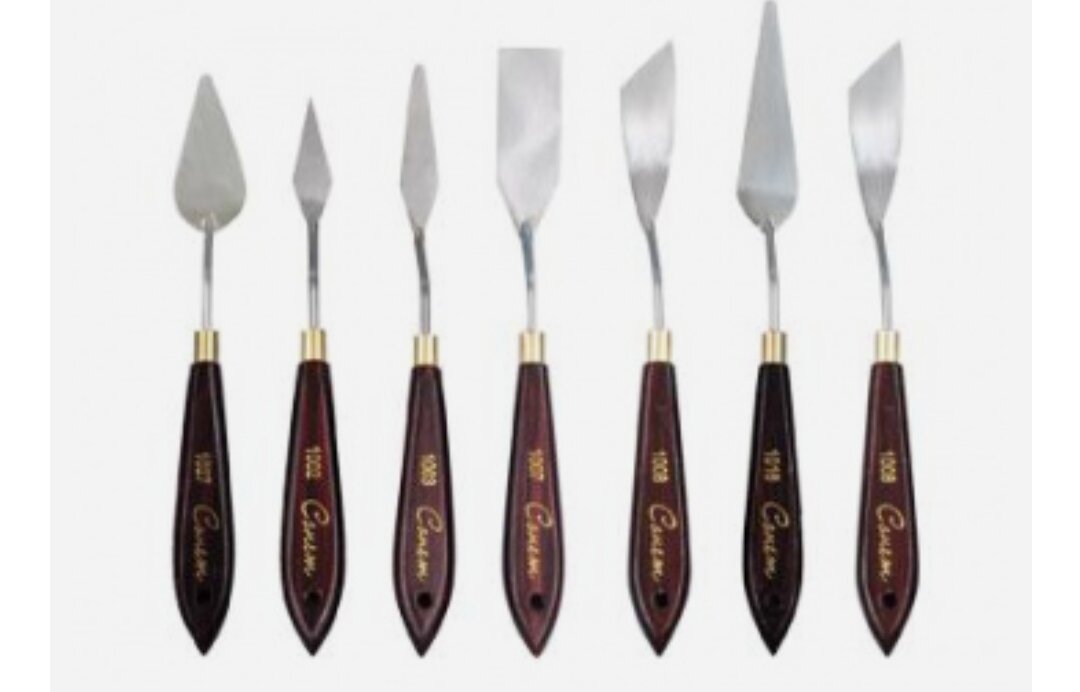 Мастихины бывают разных форм.