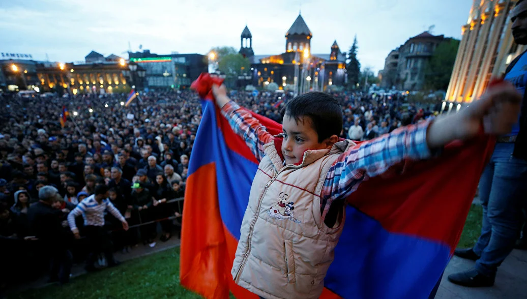 Армяне продали армян. Революция в Армении. Бархатная революция в Армении. Бархатная революция в Армении 2018. Армения люди.