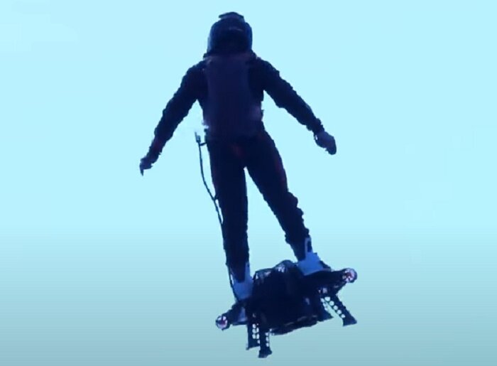 Одна из последних мировых разработок - "Flyboard Air" под армейские прогулки