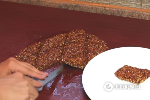 Разрезаем козинаки на кусочки