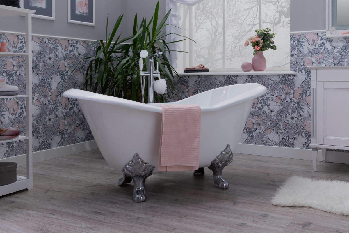 Чугунная ванна от бренда Jacob Delafon 