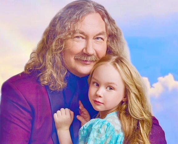 Одно из самых свежих фото Николаева. Рядом с ним - дочка Вероника