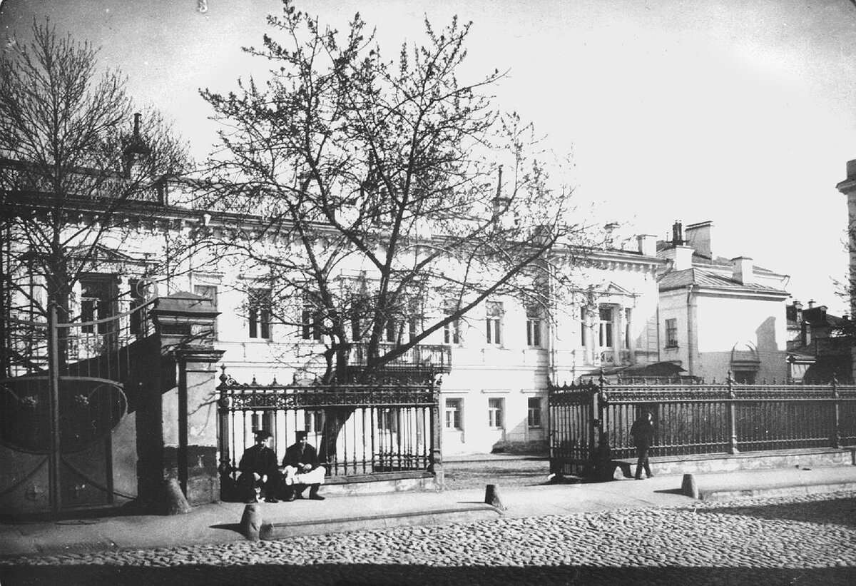 Леонтьевский переулок, д.18