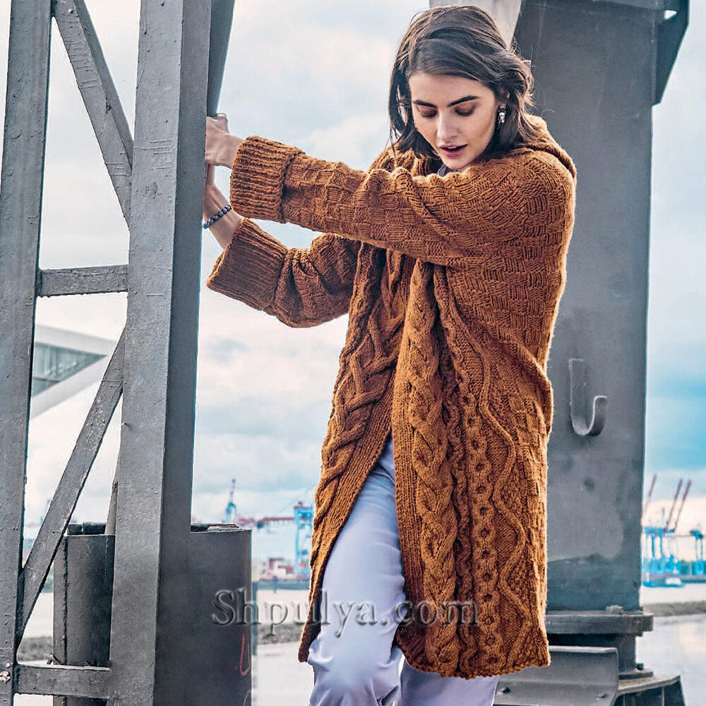 Коричневый кардиган с капюшоном и разнообразными узорами