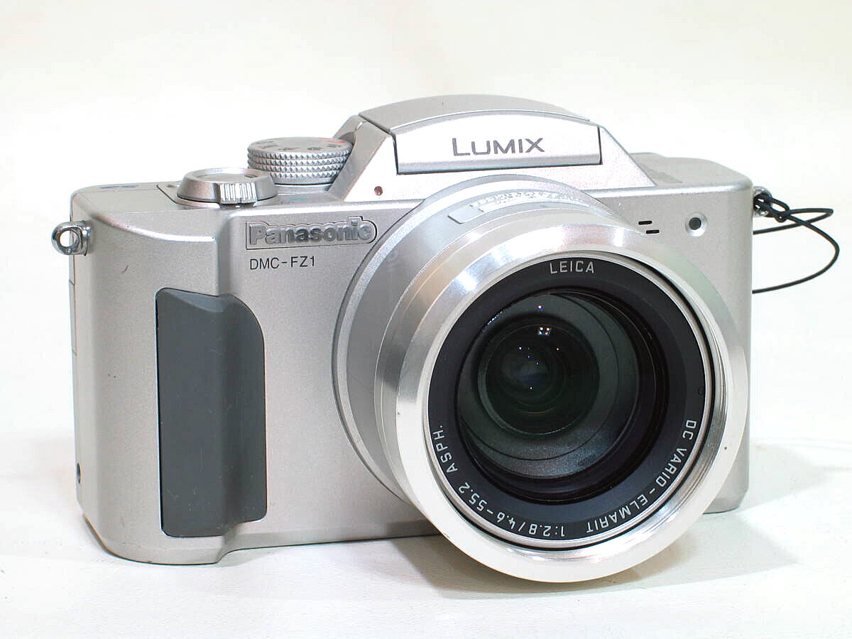 Panasonic FZ1 - родоначальник жанра. Когда-то мне довелось снимать на эту камеру. Много позже в коллекцию был куплен FZ3. Фото из интернета.