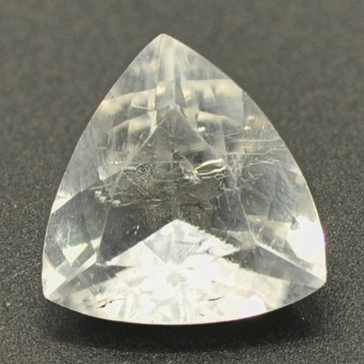 Некрупные ограненные колеманиты ( в пределах 0,5 карат каждый)