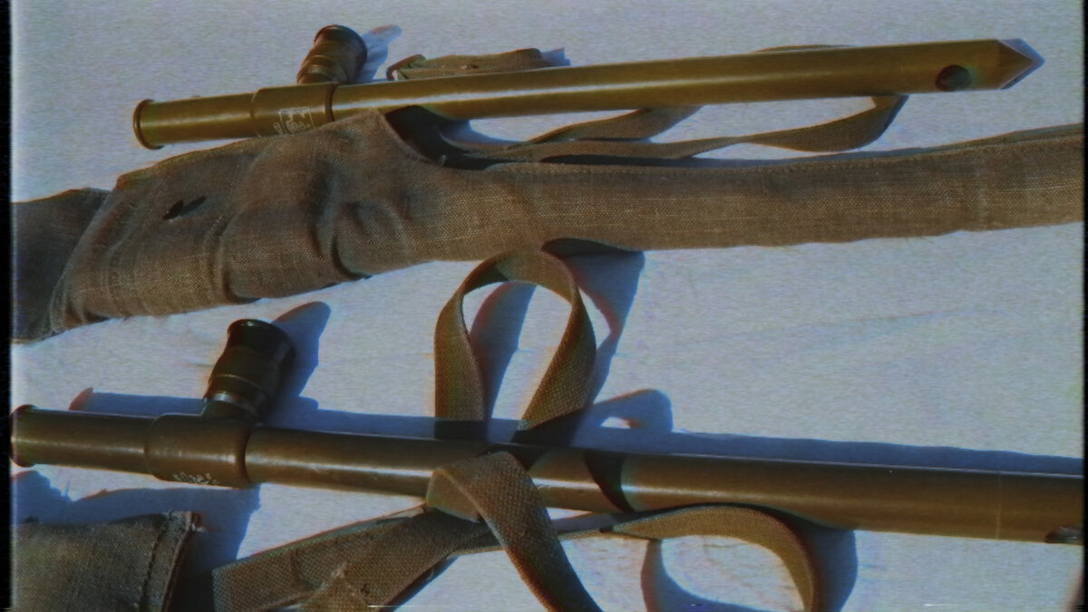 В конце индекс «4» - потому что она имеет 4х приближение (как прицелы ПСО-1 для СВД). Этого приближения вполне достаточно чтобы изучать местность на глубину до 1 км, если речь идёт об обнаружении целей размера «человек». Верхняя часть сделана конусом чтобы ей было удобно «протыкать» что-либо — сено, снег, маскировочные сети и накидки. Думаю, Всем понятно для чего.