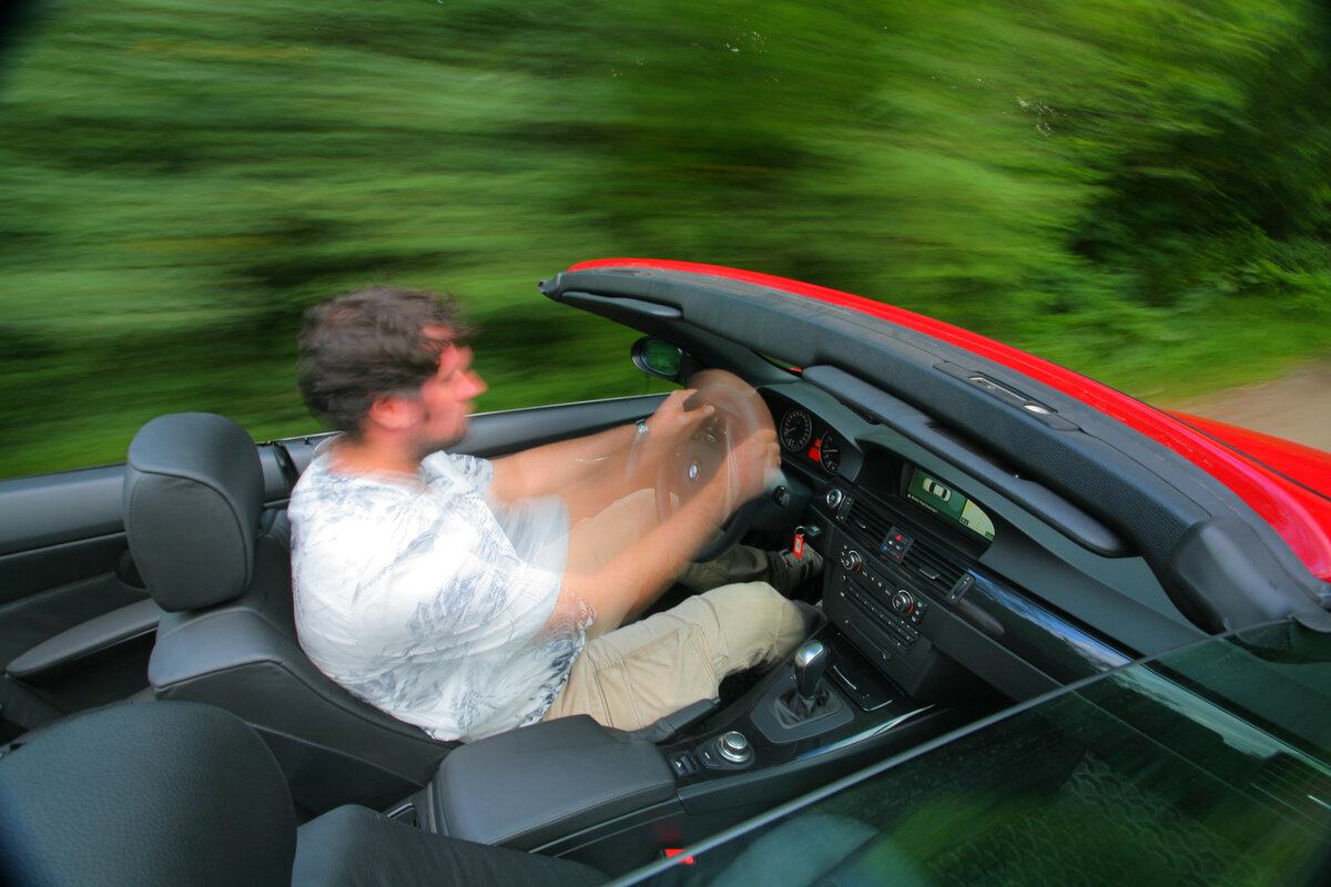 Неисправности ходовой части автомобиля часто выражаются в появлении биения руля на скорости.-2